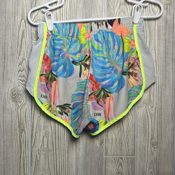 Nike Dri Fit Shorts Womens Small Tempo Tropical Parrot Running Athletic Lined - Picture 5 of 5